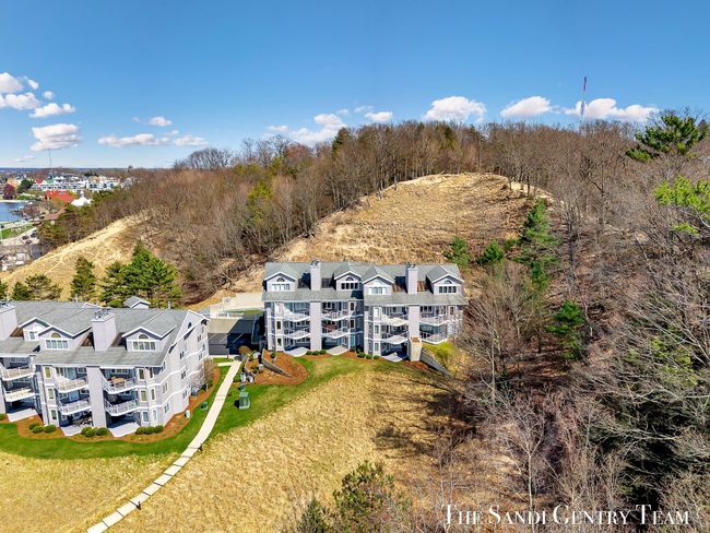 UNIT-21 - 810 S Harbor Dr, Condo with 3 bedrooms, 3 bathrooms and null parking in Grand Haven MI | Image 55
