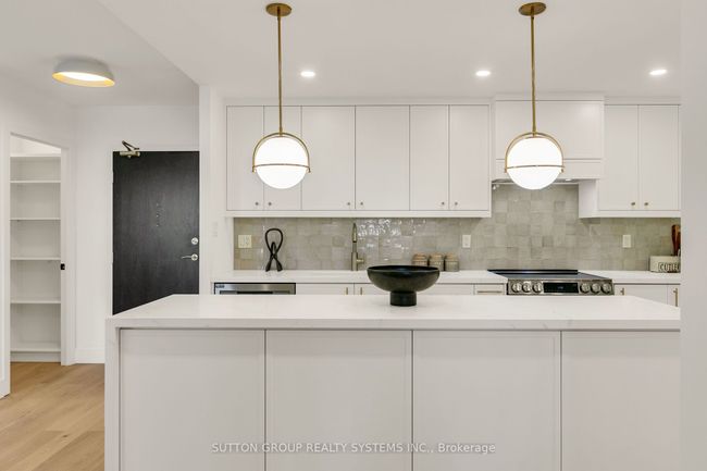 808 - 820 Burnhamthorpe Rd, Condo with 3 bedrooms, 2 bathrooms and 1 parking in Etobicoke ON | Image 18