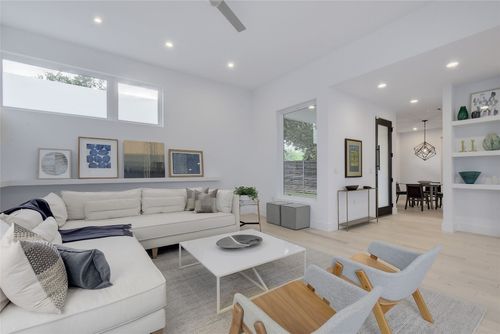 a-3021 Fontana Dr, Austin, TX, 78704-6329 | Card Image