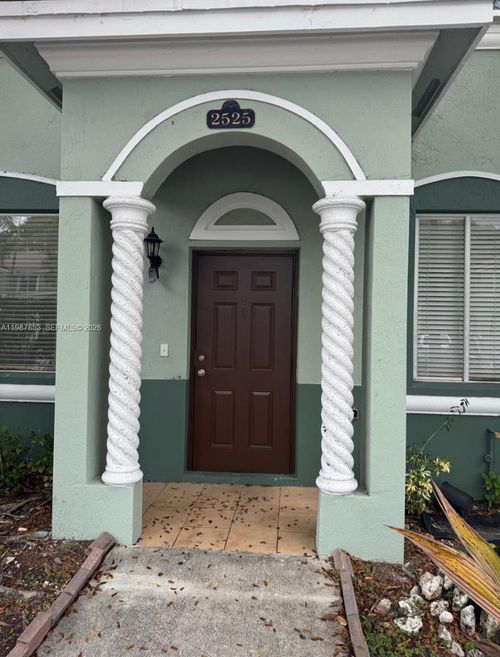 386-2525 Se 14th Ave, Homestead, FL, 33035-2468 | Card Image