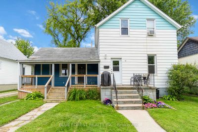 243 Cameron St, Home with 3 bedrooms, 2 bathrooms and 3 parking in Sarnia ON | Image 1