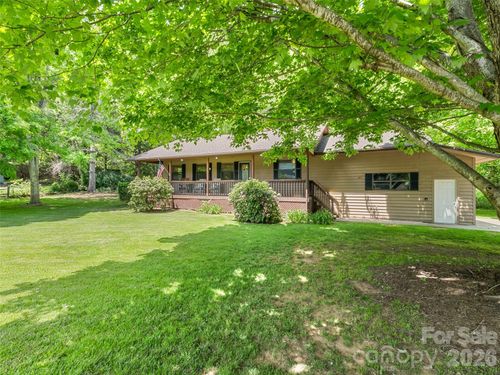 165 Clearwater Dr, Waynesville, NC, 28785-9205 | Card Image
