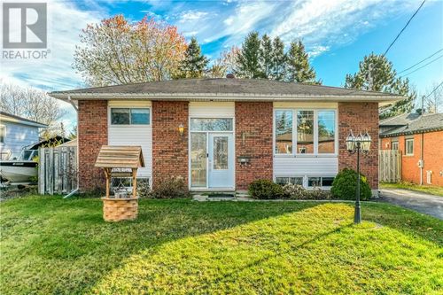 3810 Macmillan Dr, Val Caron, ON, P3N1N2 | Card Image