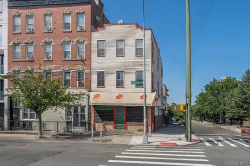 23 Astoria Blvd, Astoria, NY, 11102-2942 | Card Image