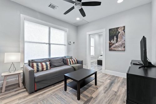 4-412 Drew Street, Houston, TX, 77006 | Card Image