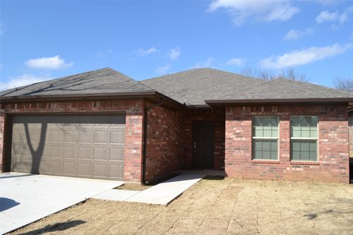 919 Chase St, Denison, TX, 75020-6914 | Card Image