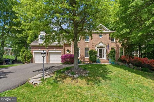 8005 Hedgewood Ct, FAIRFAX STATION, VA, 22039-3152 | Card Image