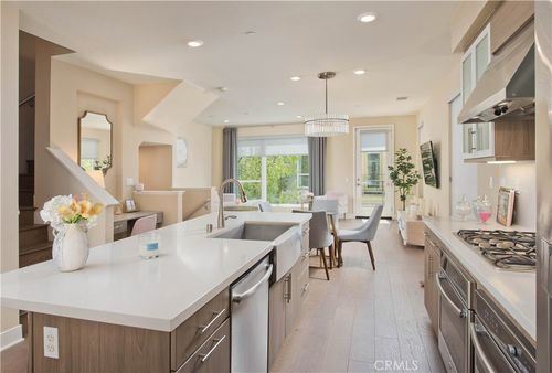 6749 Gill Way, LOS ANGELES, CA, 90068-2282 | Card Image