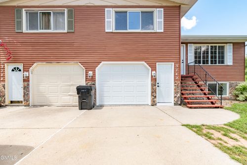 3742 W Regent Dr, Bismarck, ND, 58504-7516 | Card Image