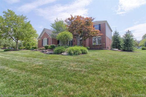 18026 Stonebrook Dr, Northville, MI, 48168-4338 | Card Image