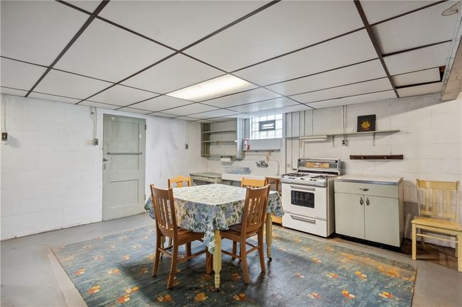 BASEMENT KITCHEN | Image 18
