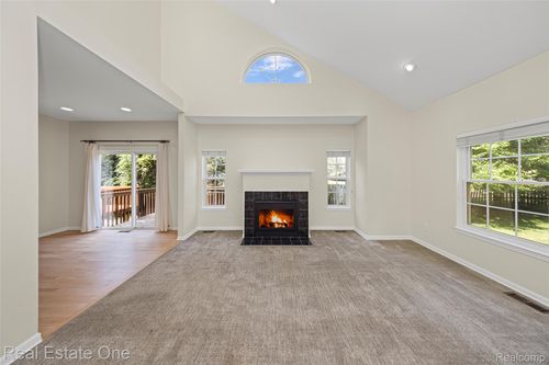 38282 Saratoga Cir, Farmington Hills, MI, 48331-3706 | Card Image