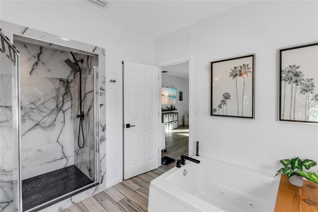 3425 W Forest Lake Cir, House other with 6 bedrooms, 4 bathrooms and null parking in SARASOTA FL | Image 17