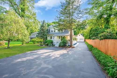 1 Centerport Rd, Greenlawn, NY, 11740-1000 | Card Image