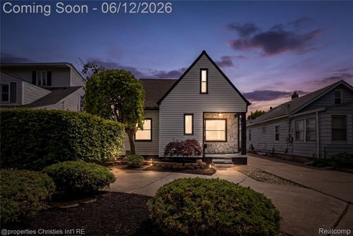 22502 Beach St, Saint Clair Shores, MI, 48081-2340 | Card Image