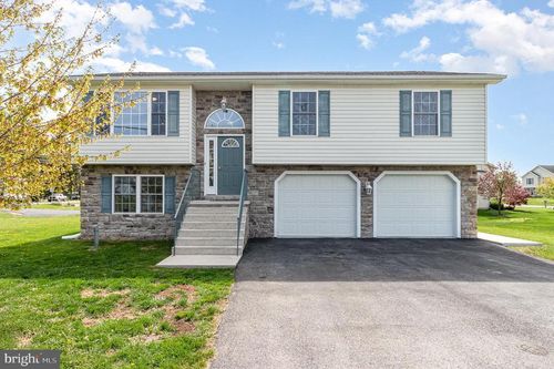 10700 Thornwood Rd, Shippensburg, PA, 17257-9308 | Card Image