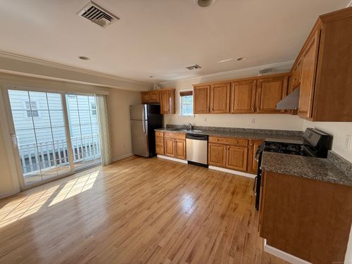 apt-e-19 Stillwater Ave, Stamford, CT, 06902-4982 | Card Image
