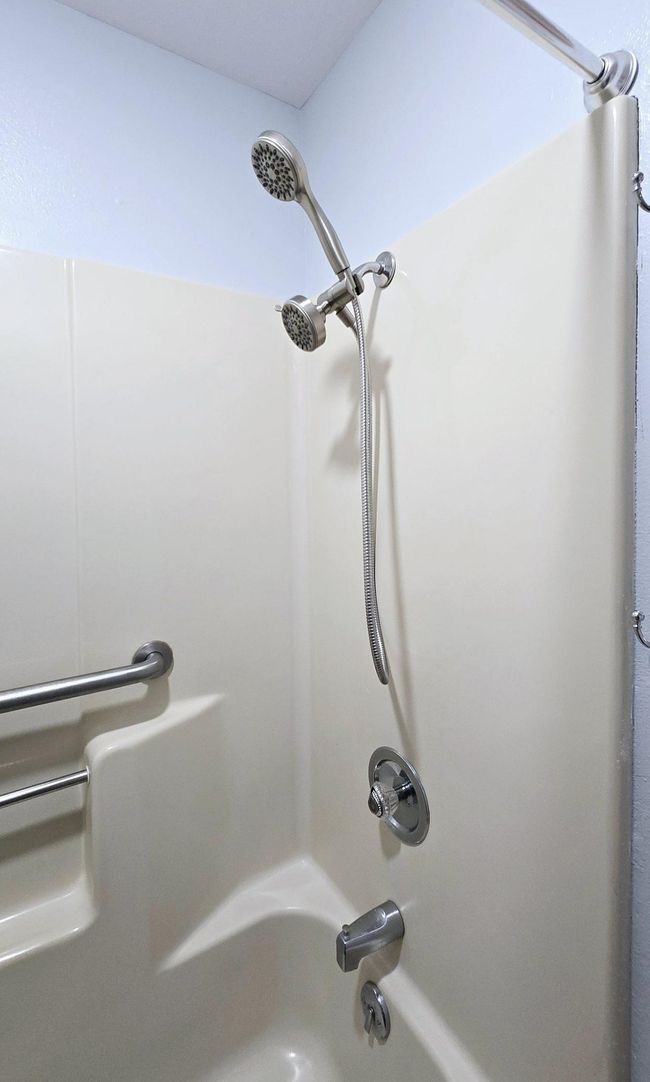 main bath 1.jpg | Image 17