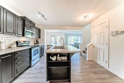 790 River Heights Crescent, Cochrane, AB, T4C0J4 | Card Image