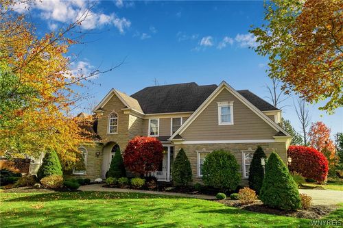 35 Birdsong Pkwy, Orchard Park, NY, 14127-3046 | Card Image