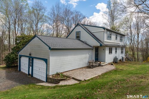 94 Quonnipaug Hill Rd, Guilford, CT, 06437-1057 | Card Image