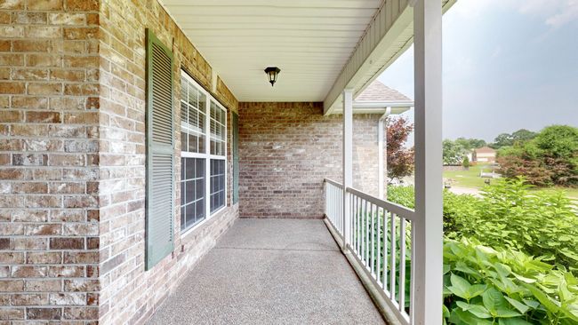 Large Front Porch | Image 4