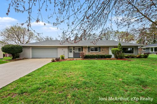 805 S Merry Lane Ter, Greenville, MI, 48838-2118 | Card Image