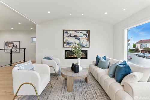 160 Upland Dr, San Francisco, CA, 94127-2517 | Card Image