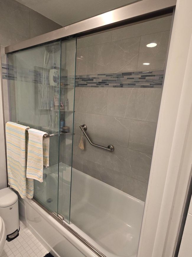 APT-715 - 4001 Hillcrest Dr, Condo with 1 bedrooms, 2 bathrooms and null parking in Hollywood FL | Image 9