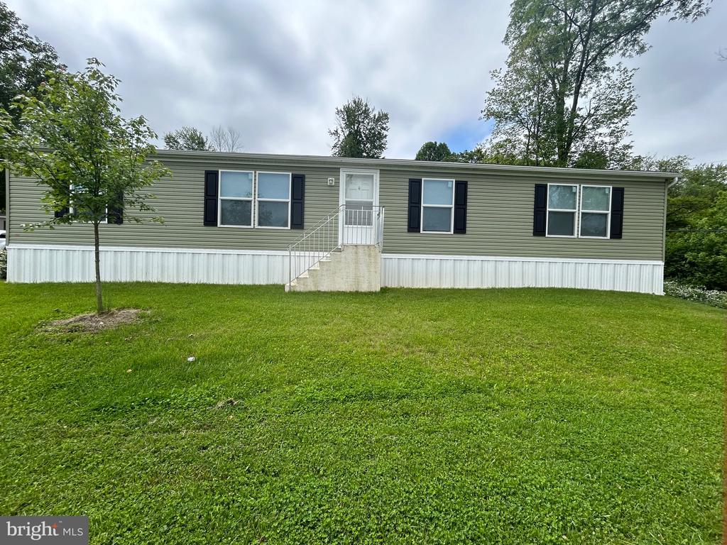 Forest Ln, New Providence, PA 17560