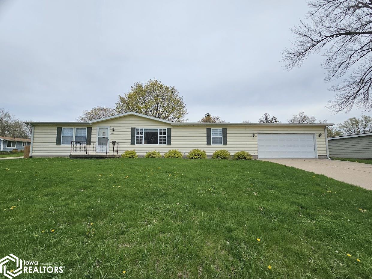 Washington St, Lake Mills, IA 50450