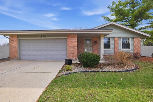 1170 Saratoga Pkwy, Oconomowoc, WI, 53066-4440 | Card Image