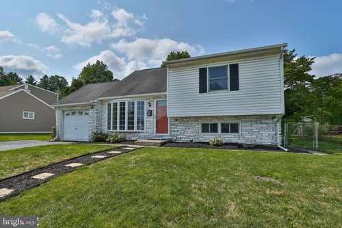 1925 Columbine Ave, Bethlehem, PA, 18018-1214 | Card Image