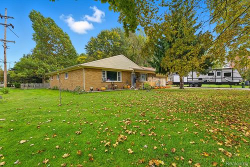 38990 Lanse Creuse St, Harrison Township, MI, 48045-2063 | Card Image