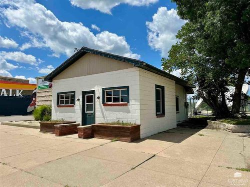 14 W Main St, Council Grove, KS, 66846-1727 | Card Image