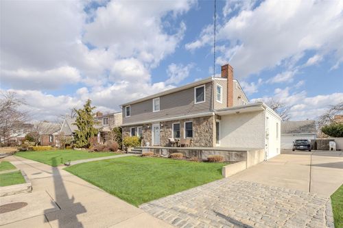 2 Fairway Rd, Lido Beach, NY, 11561-4822 | Card Image