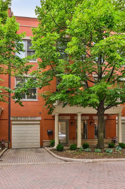 468 N Clinton Street, Townhouse with 3 bedrooms, 2 bathrooms and 2 parking in Chicago IL | Image 2