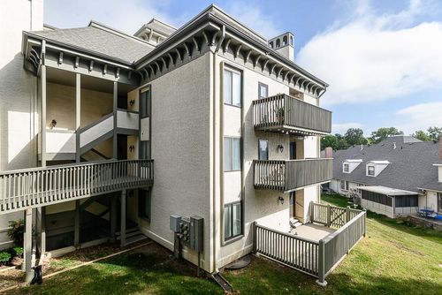 apt-g-303 E Partridge Ave, Independence, MO, 64055-1490 | Card Image