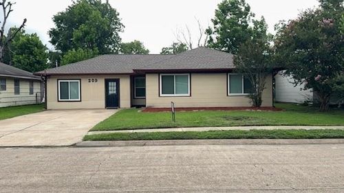 209 W 8th St, Deer Park, TX, 77536-2664 | Card Image
