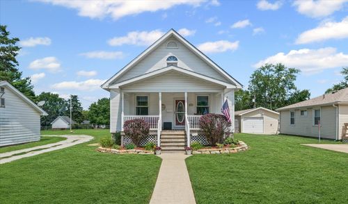 341 E Summer St, Paxton, IL, 60957-1702 | Card Image