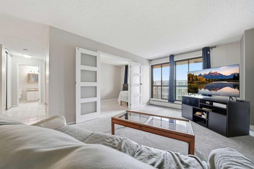 704-718 12 Ave Sw, Calgary, AB, T2R0H7 | Card Image