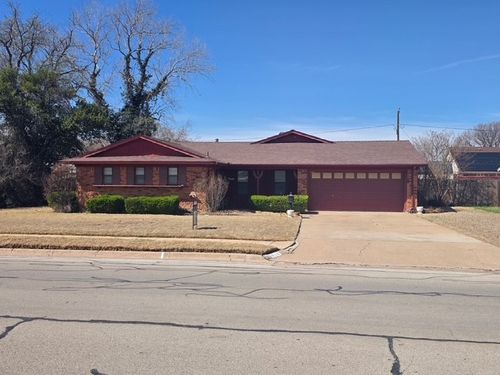 810 S Preston Rd, Burkburnett, TX, 76354-2506 | Card Image