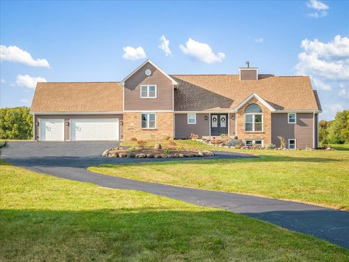 9281 Auburn St, WINNEBAGO, IL, 61088-8947 | Card Image