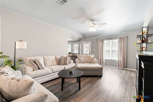 2110 Lincoln Ct, Belton, TX, 76513-1367 | Card Image