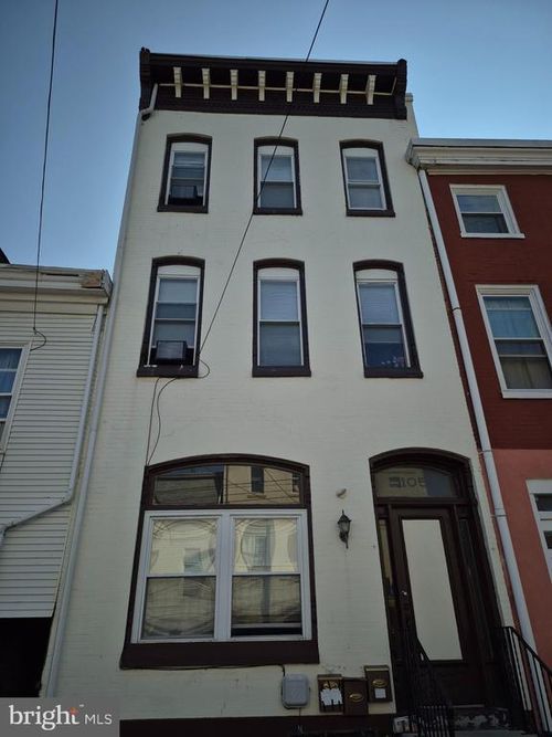 105 N 10th St, Reading, PA, 19601-3704 | Card Image