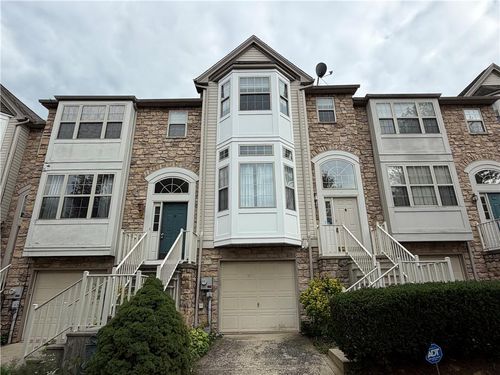4118 Waterford Dr, CENTER VALLEY, PA, 18034-8691 | Card Image