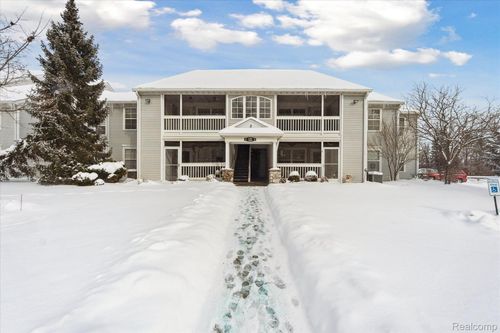 12494 Saint Andrews Way, Fenton, MI, 48430-8884 | Card Image
