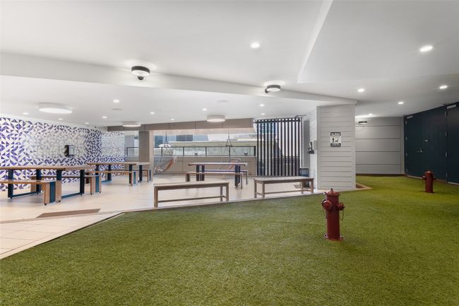 Lobby with recessed lighting | Image 36