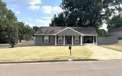 1621 Gilford Cv W, Southaven, MS, 38671-4617 | Card Image