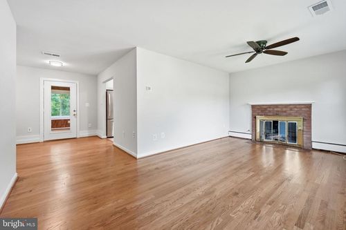 8413 Rugby Rd, Manassas Park, VA, 20111-1909 | Card Image